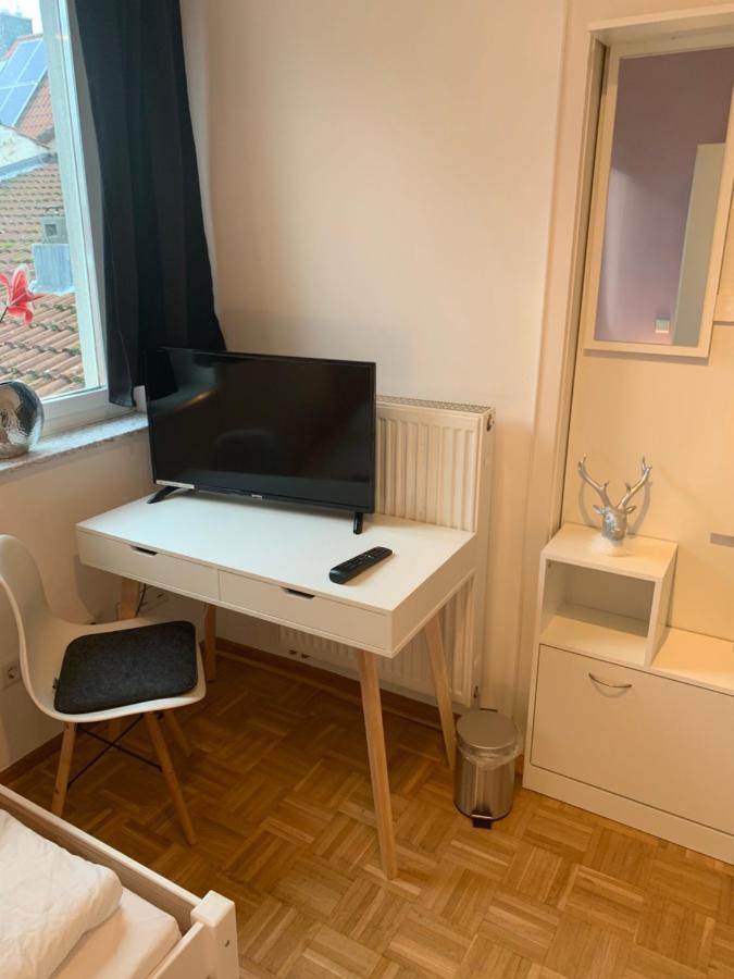 Aschaffapartment 4 Schlafzimmer Bis 10 Personen Bei Aschaffenburg Mainaschaff Bagian luar foto