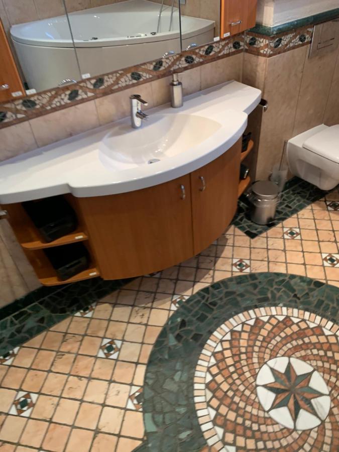 Aschaffapartment 4 Schlafzimmer Bis 10 Personen Bei Aschaffenburg Mainaschaff Bagian luar foto