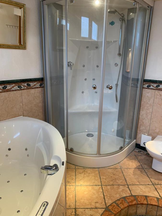 Aschaffapartment 4 Schlafzimmer Bis 10 Personen Bei Aschaffenburg Mainaschaff Bagian luar foto